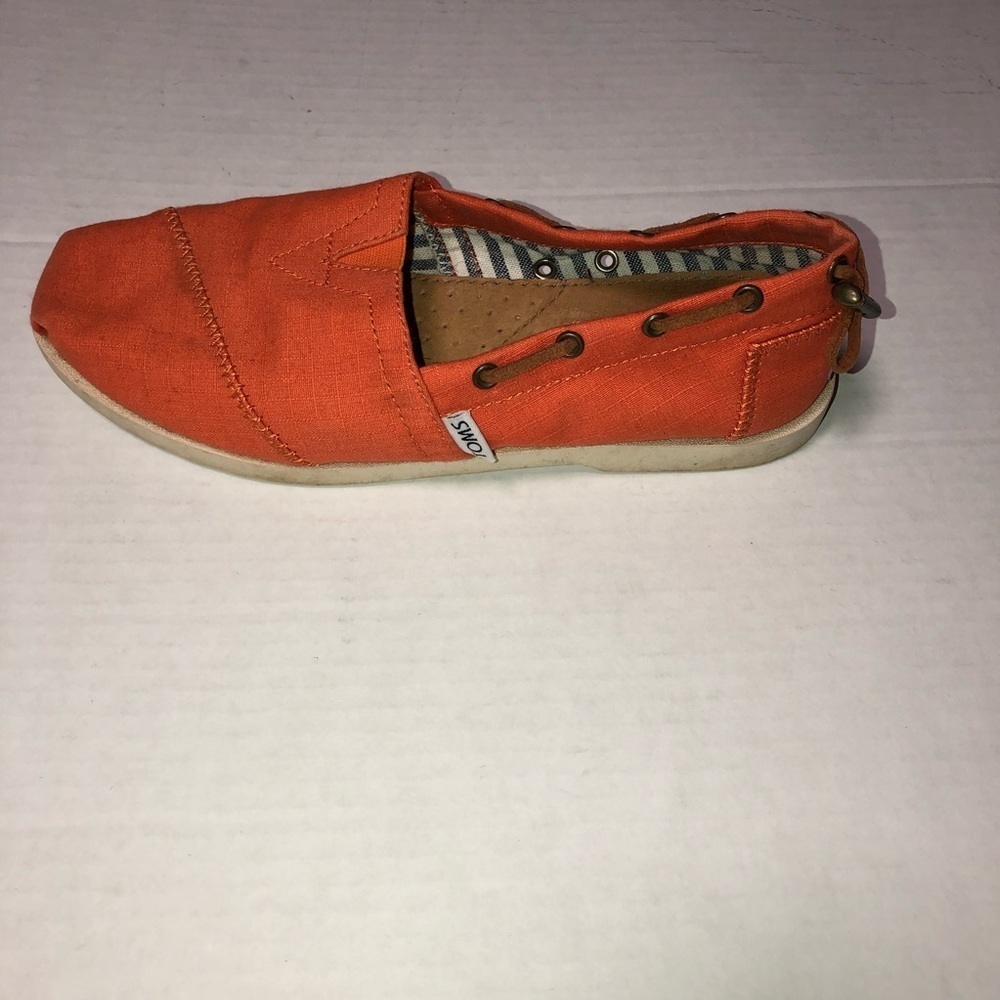 Toms orange Bimini stitchout boat shoes size 6